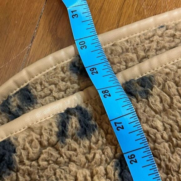 Albercrombie & Fitch women’s leopard print Sherpa jacket in medium - Picture 3 of 7